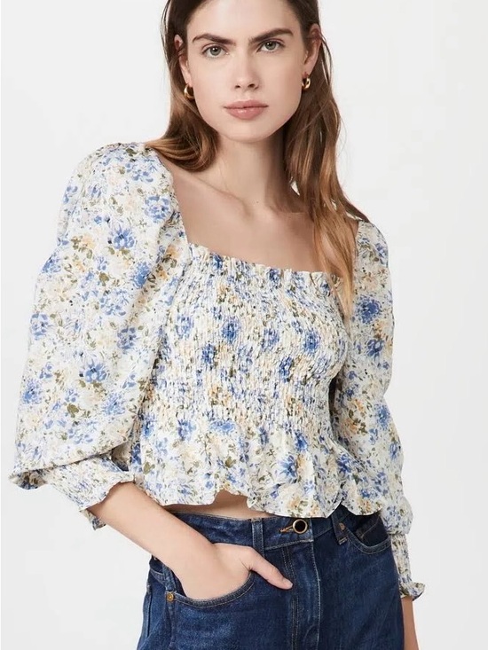 En Saison Tops - En Saison Blue & White Floral Top Size Small